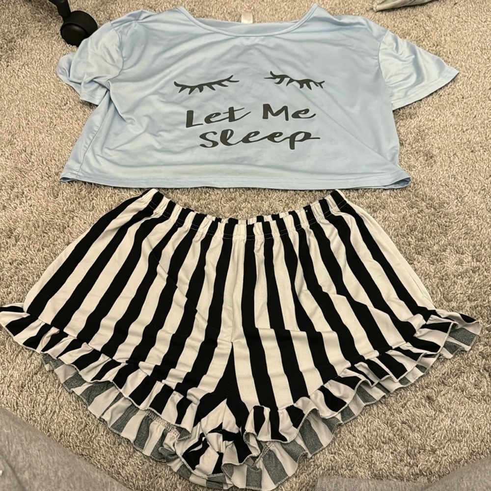 Crop top and shorts sleep set